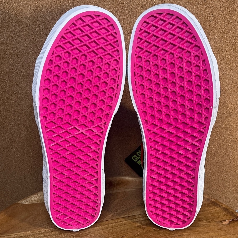 Vans sk8 hi 
DIA DE MUERTOS💀💀
GLOW IN THE DARK
BRAND NEW - Picture 15 of 16